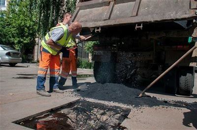 Кто отвечает за ремонт асфальтового покрытия во дворе дома?